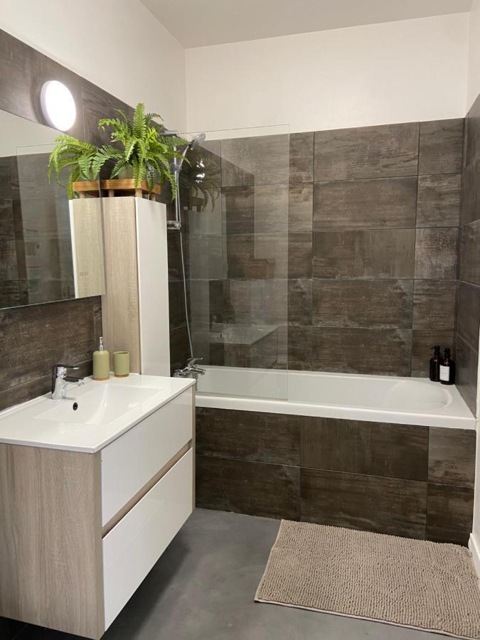 Appartement T2 Proche De La Gare Bourg En Bresse Bagian luar foto